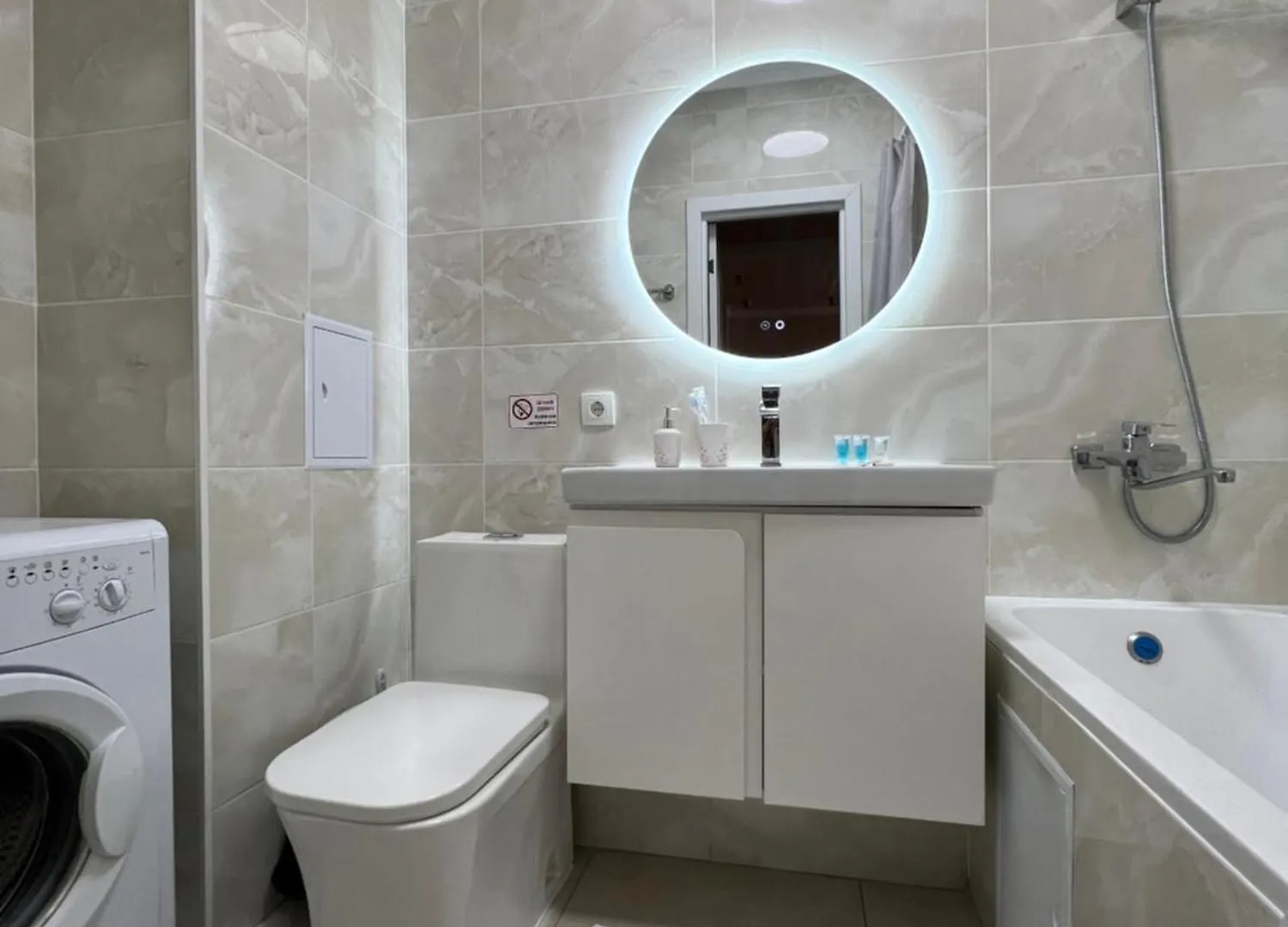 Медовая Акварель Almaty Apartment