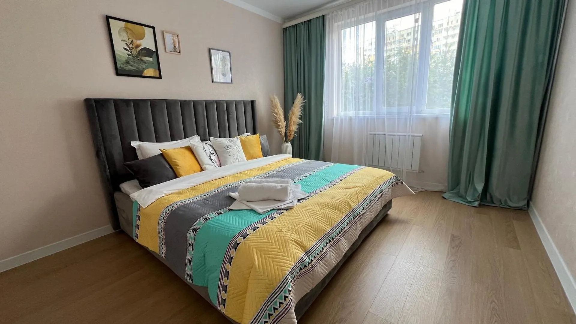 Apartment Медовая Акварель Almaty